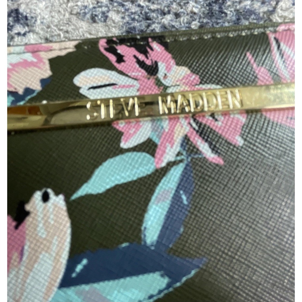 Steve Madden‎ Floral Zip-Around Wallet/Wristlet EUC - Picture 3 of 10